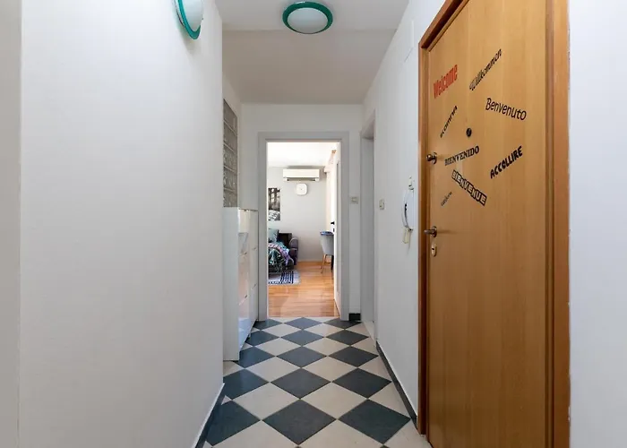 Nava In Center Of Lejlighed Split